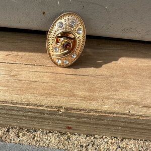 Elegant Gold and Red Women's ring